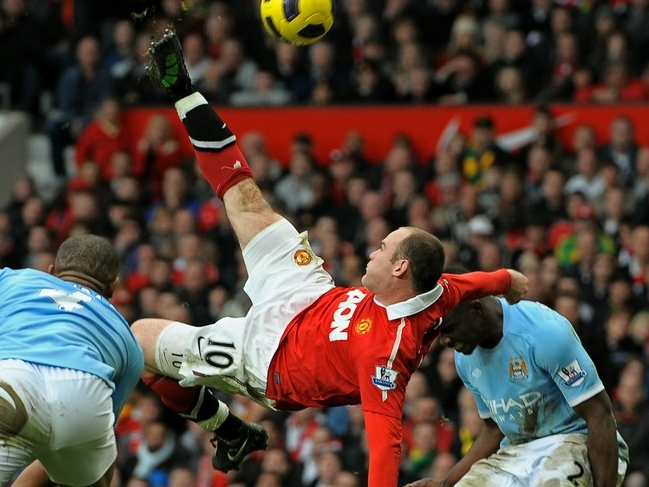 Wayne Rooney meledak ke panggung Old Trafford padaSeptember 2004 